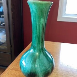 VINTAGE Blue Mountain Pottery Green/Black Drip glaze Bulb Vase - 9” signed